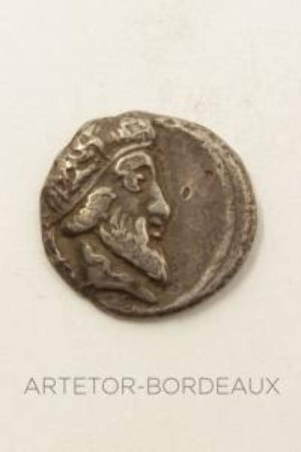 Denier Titia, photo 1 of 2