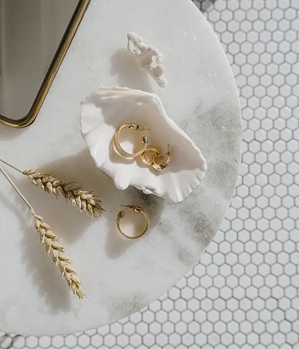 Gold jewellery at Art & Or